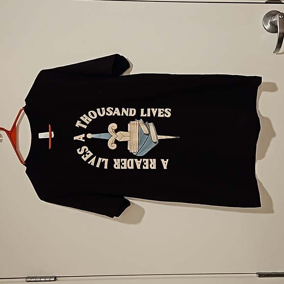 Bella Canvas Tops - 'A reader lives a 1000 lives' Bella Canvas black short sleeve graphic tee Lg EUC